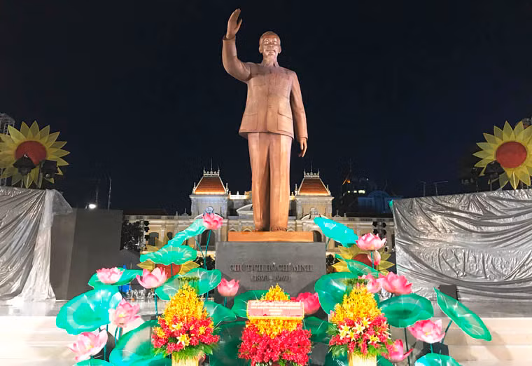 Khu vực Tượng đài Bác Hồ trước trụ sở UBND TP trên phố đi bộ Nguyễn Huệ sẽ là sân khấu chính tổ chức Chương trình nghệ thuật kỷ niệm 72 năm ngày Cách Mạng Tháng 8 và Quốc khánh nước Cộng hòa Xã hội Chủ nghĩa Việt Nam vào đêm 2/9.