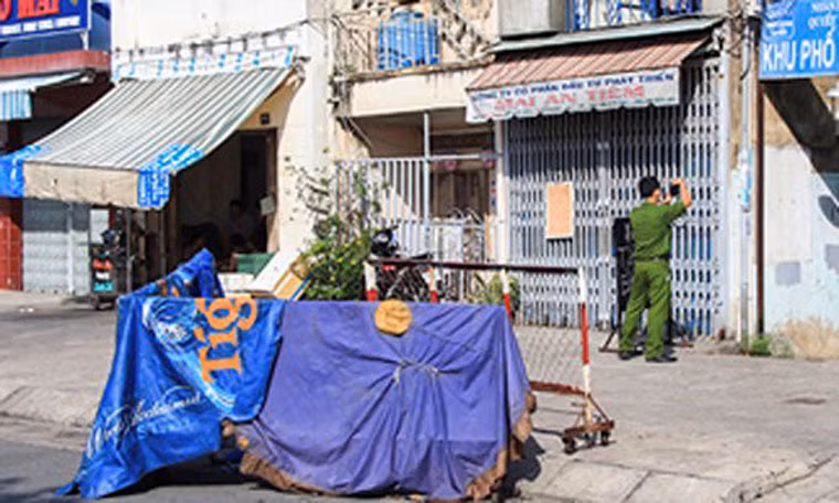 Chỉ chưa đầy 12 tiếng đồng hồ sau khi gây án, hung thủ Đặng Văn Tuấn (44 tuổi, ngụ phường Cầu Kho, quận 1) đã sa lưới và sau đó phải nhận bản án thích đáng với hành vi phạm tội đặc biệt nghiêm trọng do y gây ra.