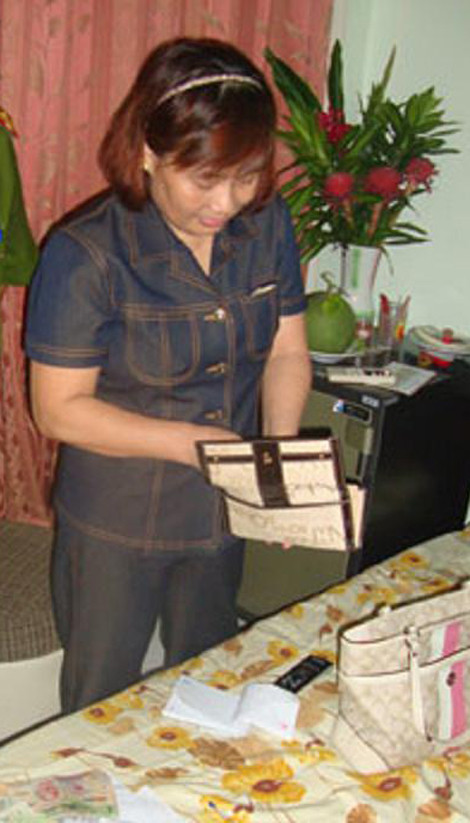 Sau khi sang nước ngoài, Oanh "Hà" tiếp tục thu nạp nhiều đàn em bị truy nã hình thành đường dây mua bán ma tuý từ khu vực Tam giác vàng về TP HCM và Hải Phòng tiêu thụ. Tổng số ma túy mà đường dây này mua bán, vận chuyển lên đến hàng tấn. 