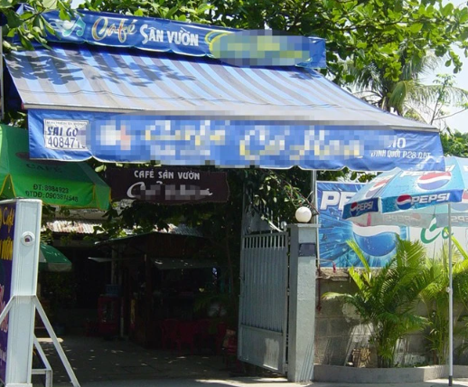 Chỉ trong vòng 10 ngày, trên địa bàn tỉnh Bà Rịa – Vũng Tàu liên tiếp xảy ra hai vụ án đặc biệt nghiêm trọng, vì vậy Ban Giám đốc công an tỉnh đã quyết định lập ra chuyên án 909G, nhằm nhanh chóng tìm ra hung thủ. Trong quá trình phá án, ban chuyên án nhận định, cách chọn địa điểm, đối tượng và cách giết người của 2 vụ án này khá giống nhau: Hung thủ thường chọn địa điểm gây án là những quán cà phê ở chỗ vắng. (Ảnh minh họa, nguồn internet) 