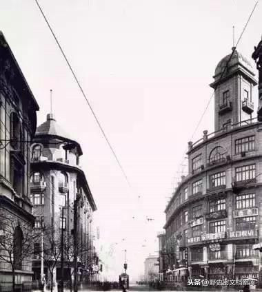 Vào thời điểm đó, đường phố rộng và không có kẹt xe.