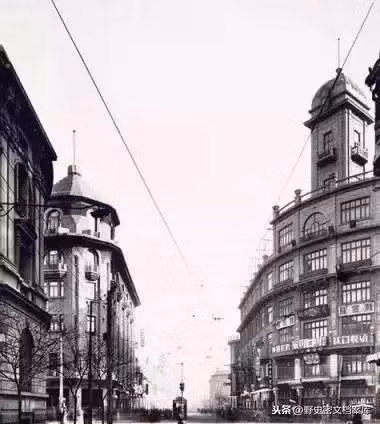 Vào thời điểm đó, đường phố rộng và không có kẹt xe.