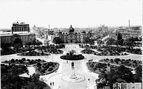 5. Quảng trường Trung Sơn Đại Liên, 1931: Quảng trường này đem đến một cảm giác như là một khu đô thị quốc tế.