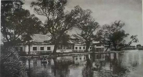 14. Hồ Daming, không rõ tuổi: Vẻ đẹp thanh bình hiếm thấy của hồ Daming.