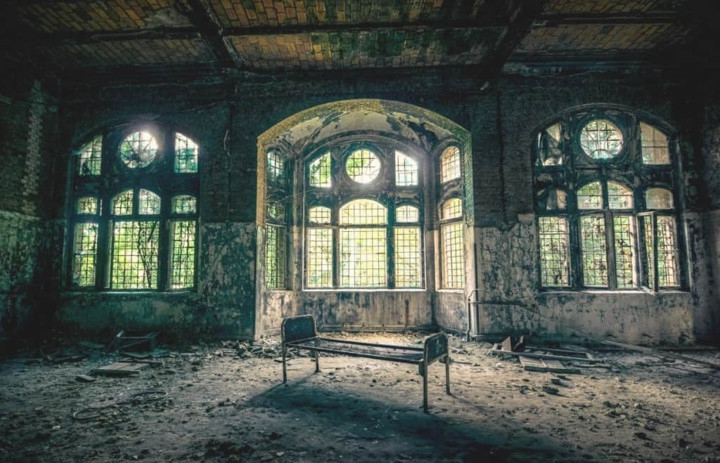ệnh viện quân đội Beelitz, Đức. Bệnh viện bị bỏ hoang này từng là nơi giam hãm những người bị nhiễm bệnh lao, tiếp nhận những người bị thương nghiêm trọng, bị chết do tai nạn.