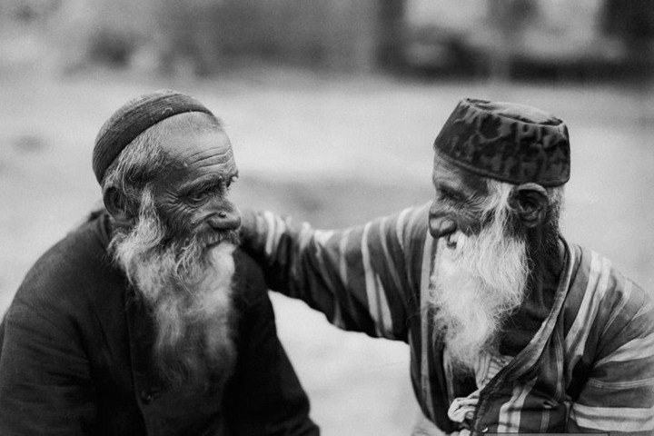 Hai cụ già tộc Do Thái ở tỉnh Bukhara, Uzbekistan.