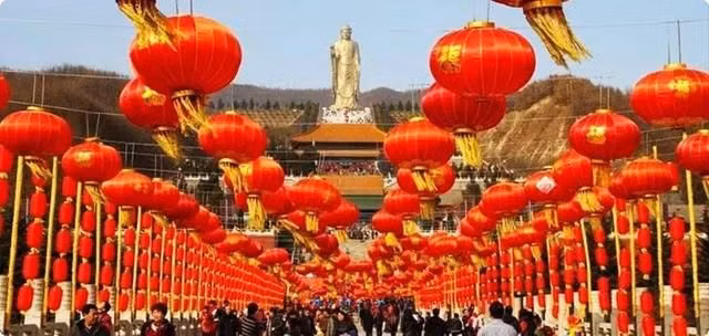 Nhiều người từ rất xa đã cất công đến tận đây để chiêm ngưỡng tuyệt tác của nhân loại, thậm chí nhiều người nước ngoài cũng tìm đến, khiến cho trong một thời gian ngắn, nơi đây trở thành một danh thắng nổi tiếng trong cả nước.