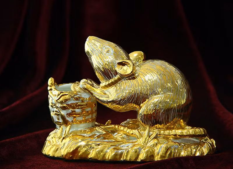 Thời điểm càng gần đến Tết Nguyên đán, vận may của con giáp này sẽ càng vượng. Vận trình của họ thay đổi một cách rõ rệt theo hướng tích cực. Dù năm nay không phải là thời điểm tốt cho tuổi Tỵ nhưng an tâm tài vận sẽ thay đổi bất ngờ.