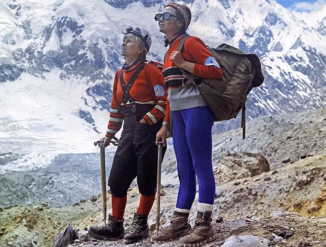 Những thanh niên Liên Xô khám phá núi Pamirs ở Trung Á (năm 1972).