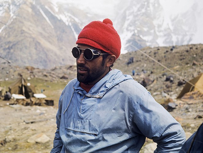 Thành viên của nhóm leo núi tận hưởng thú vui của riêng mình.