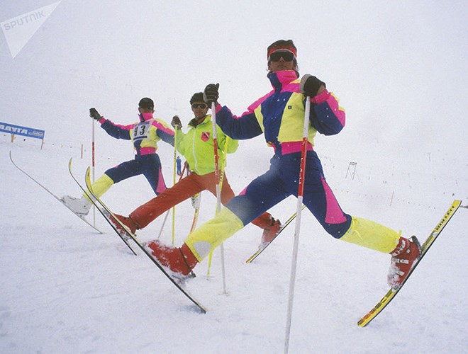 Những thí sinh trẻ tham dự giải trượt tuyết đầu tiên của Liên Xô, tổ chức tại vùng Caucasus.