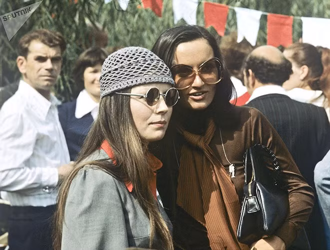 Những phụ nữ xinh đẹp và phong cách tại một lễ hội ở Chisinau, nay là Moldova (ảnh chụp năm 1978).