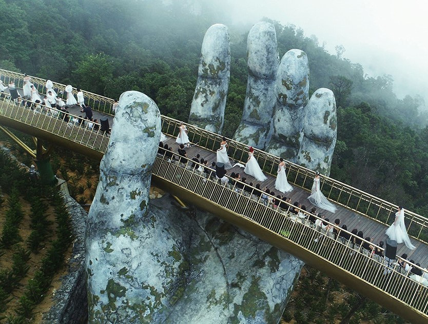 Với lợi thế nhiều danh lam thắng cảnh độc đáo, Việt Nam đang nổi lên như một điểm đến không thể bỏ qua đối với các tín đồ về du lịch toàn cầu. Trong những năm trở lại đây, không khó để bắt gặp những cái tên của Việt Nam góp mặt trong các bảng xếp hạng uy tín thế giới.