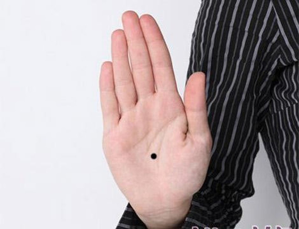 Xem tướng bàn tay, những người như vậy thường có ham muốn chiếm hữu lớn, có nhiều tham vọng, luôn khao khát và có tình yêu với tiền bạc, chính vì thế họ sẽ tìm đủ mọi cách để kiếm tiền, thỏa mãn mong muốn của mình. (Thông tin trong bài chỉ mang tính tham khảo, cung cấp nội dung trắc nghiệm vui cho bạn đọc).