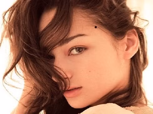 Một điều nữa mà nốt ruồi may mắn ở huyệt Thái Dương tiết lộ về vận trình chủ nhân năm 2019, đó là người này có khả năng cao sẽ chuyển công việc đến 1 nơi khác, có thể là 1 tỉnh thành khác, cũng có thể là sang nước ngoài làm việc, nhưng dù sao đó cũng là tin tốt, báo hiệu về con đường sự nghiệp thênh thang rộng mở của người này.