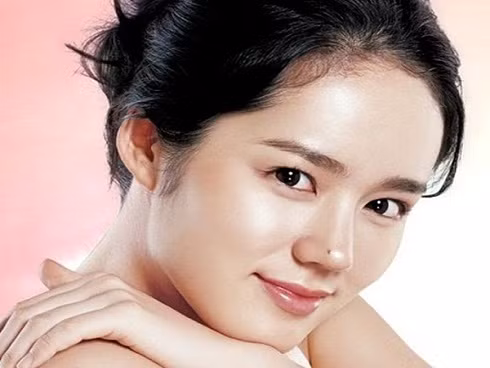 Đặc biệt trong năm Kỷ Hợi, khi xem tướng nốt ruồi, người nào có nốt ruồi may mắn ở đầu mũi thì chứng tỏ công việc của họ đang vô cùng suôn sẻ, thăng tiến ầm ầm, tài lộc cũng theo đó mà tăng lên không ngừng, tiền nhiều không phải lo toan.