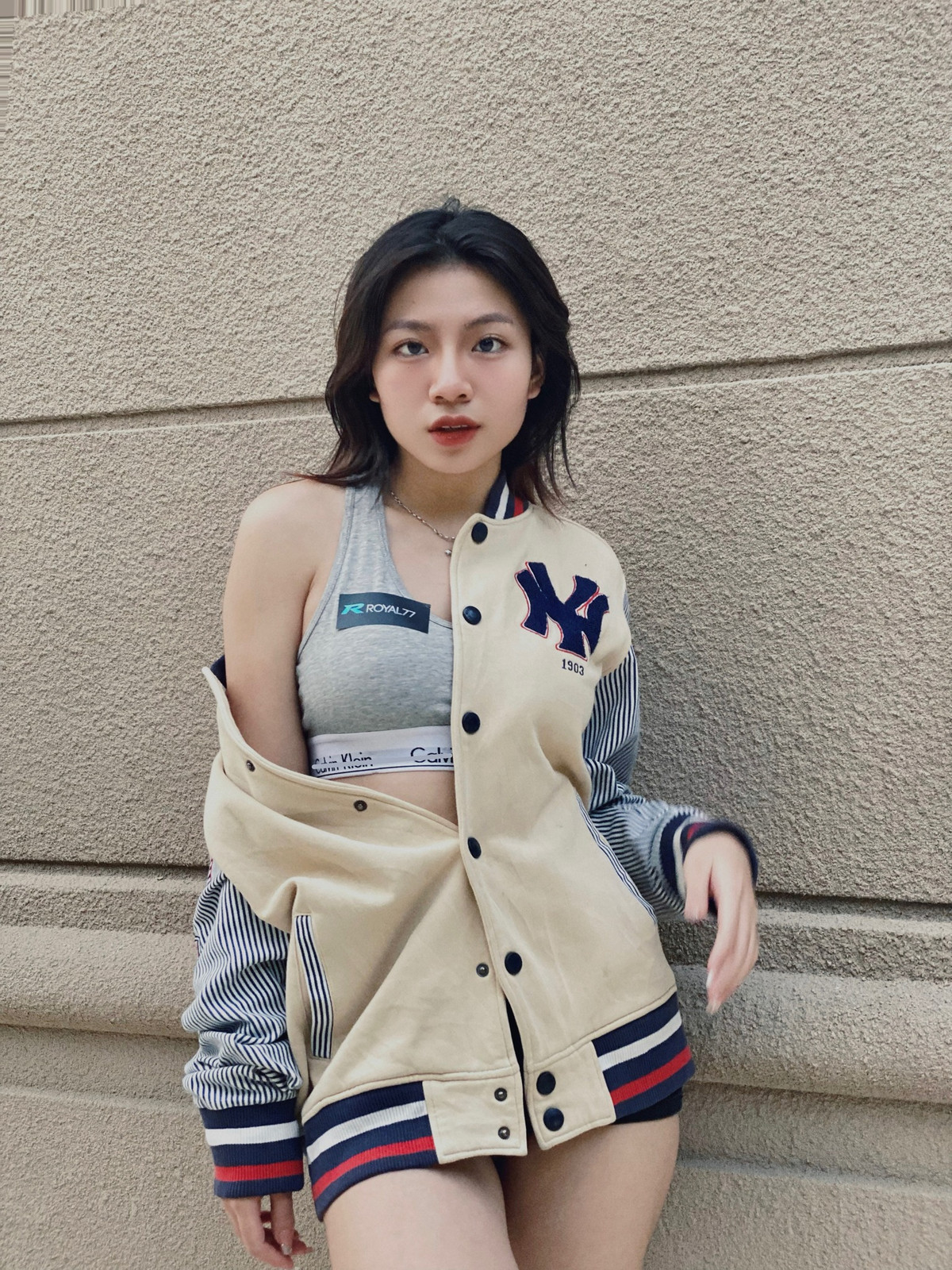 Cô nàng thường xuyên đăng tải những tấm hình quyến rũ trên mạng xã hội.