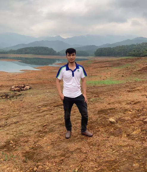 Trong một chia sẻ, Lệ Rơi cho hay đang làm việc ở phòng nhân sự của một công ty tại quê nhà Hải Dương.