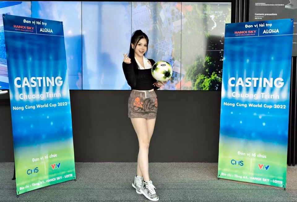 Nguyễn Lan Phương cũng là một trong những hot girl có tiếng ở Hà Nội.