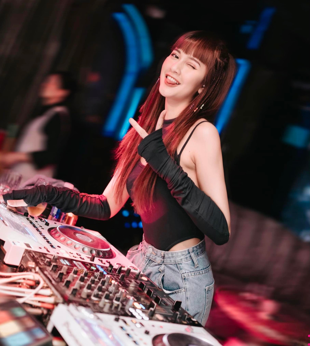 Sở hữu một gương mặt xinh đẹp tươi sáng và kỹ năng truyền cảm tốt trên sân khấu nên Emma đã được khán giả khá đón nhận, yêu mến.