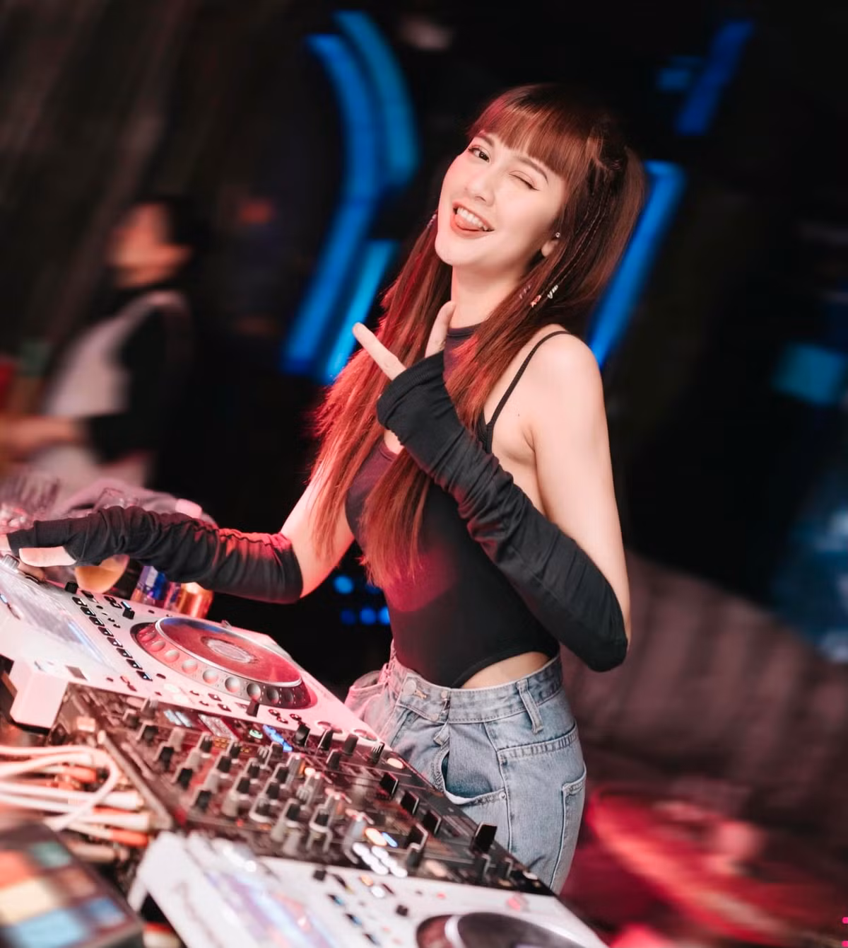 Sở hữu một gương mặt xinh đẹp tươi sáng và kỹ năng truyền cảm tốt trên sân khấu nên Emma đã được khán giả khá đón nhận, yêu mến.