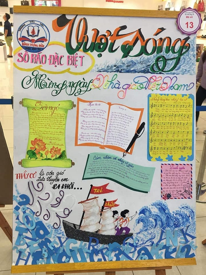 Mỗi bài thơ được viết trang trọng trên trang bích báo cũng là lời chúc của học trò đến thầy cô kính yêu.