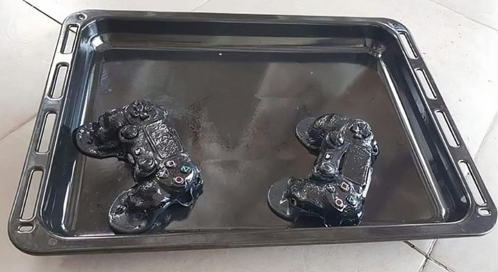 Bày kế giấu máy chơi điện tử của con, ai ngờ quên mất là mình đã bỏ nó vào lò nướng từ lúc nào.