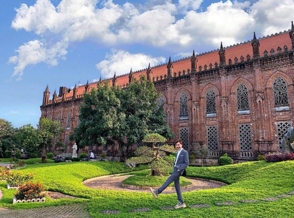 Điểm check in Ninh Bình này cách thành phố Ninh Bình 35km, cách trung tâm Nho Quan 2km thuận tiện cho việc đi lại cũng như tham quan các địa điểm lân cận.