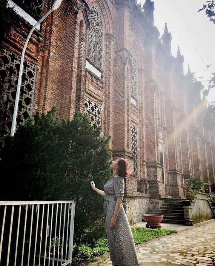 Nổi tiếng với vẻ đẹp cổ kính, thanh cao, đậm chất tôn nghiêm, mặc dù được xây dựng khá lâu (năm 1939) nhưng Đan Viện Châu Sơn vẫn thu hút một lượng đông đảo khách du lịch đến tham quan.