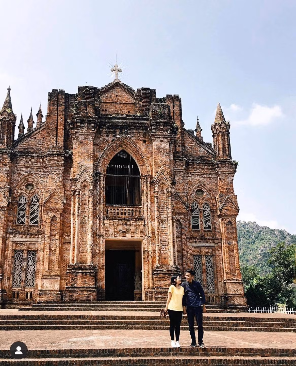 Nhiều du khách đến Đan Viện Châu Sơn thỏa thích sống ảo và cho ra đời những tấm ảnh đẹp lung linh ở bất kỳ góc nào.