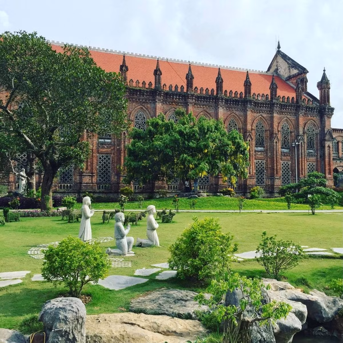 Dia diem check in gan Ha Noi nhu Chau Au thu nho