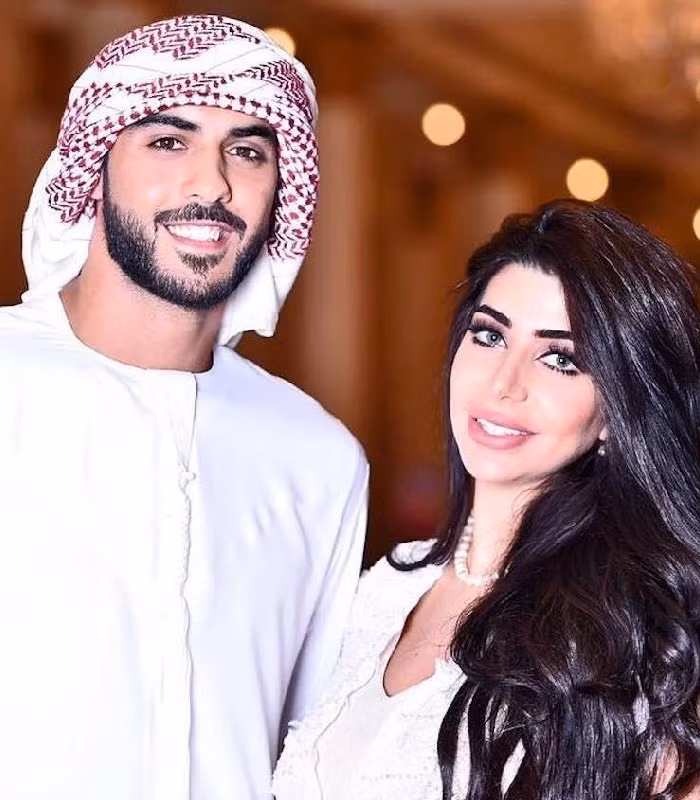 Khi đang ở trên đỉnh cao sự nghiệp thì nam thần này khiến nhiều người ngỡ ngàng khi thông báo kết hôn với bạn gái lâu năm là nhà thiết kế Yasmin Oweidah.