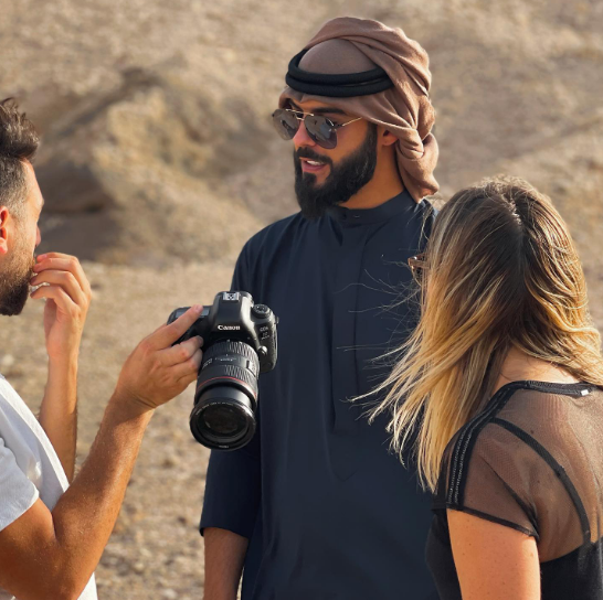 Nhờ thu nhập "khủng", Omar có một cuộc sống thoải mái, sung túc, anh còn dành phần lớn thời gian du lịch, tận hưởng cuộc sống.