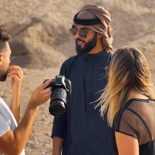 Nhờ thu nhập "khủng", Omar có một cuộc sống thoải mái, sung túc, anh còn dành phần lớn thời gian du lịch, tận hưởng cuộc sống.