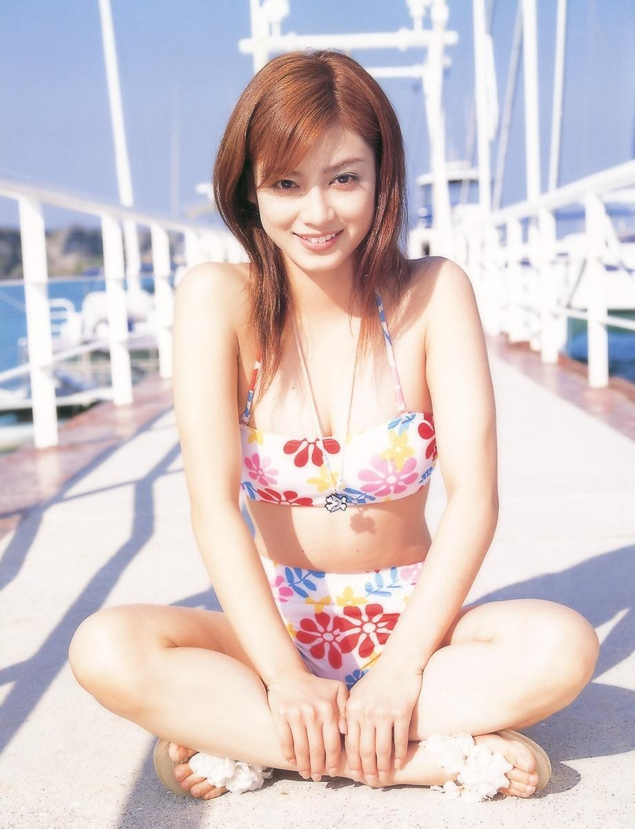 Airi Taira sinh năm 1984, là nữ diễn viên nổi tiếng Nhật Bản. Cô được đánh giá là một trong những nàng Wags gợi cảm nhất xứ sở hoa anh đào.