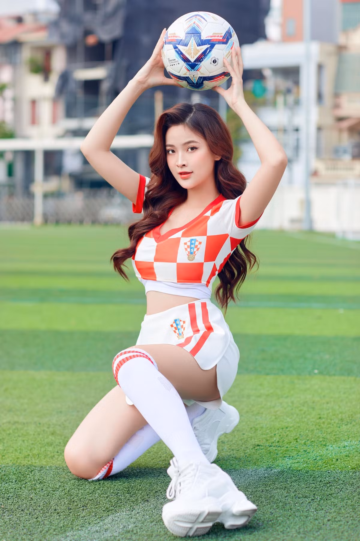 Sắc đẹp của cô nàng ngay sau đó đã được đem lên bàn cân với hot girl Trâm Anh.