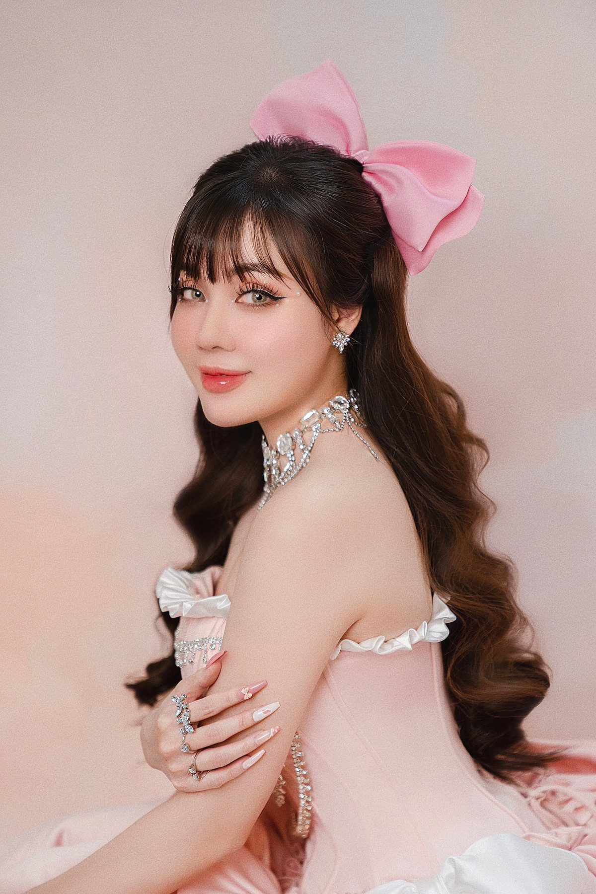 Nhưng tháng 10/2020, cô giáo hot girl bất ngờ tung loạt bằng chứng tố chồng ngoại tình, bạc bẽo.