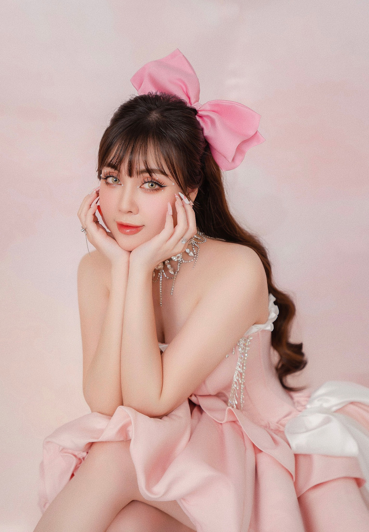 Âu Hà My được mệnh danh là cô giáo hot girl khi ngoại hình xinh đẹp, sống sang chảnh.