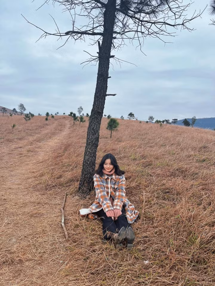 Đứng ở bất cứ đâu trên ngọn đồi này bạn cũng đều có thể cảm nhận được không gian rộng lớn, thiên nhiên như trải rộng ngay trước mắt. Ảnh: Nguyen Diu