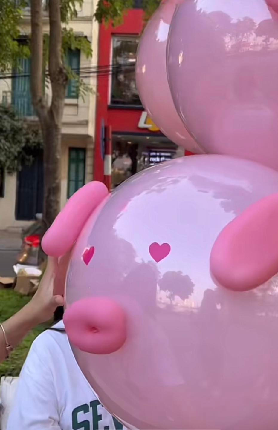 Đây là một hiện tượng đang trở thành "hot trend" trên TikTok và nhận được sự quan tâm đông đảo của cộng đồng mạng. Ảnh: Son Harry - Lang Thang Hà Nội