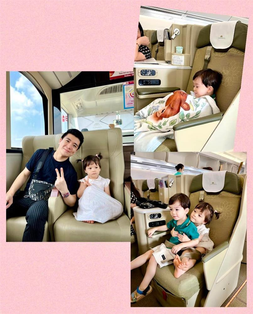 Trong mỗi lần được bố cho lên sóng, cháu nội bầu Hiển được bố đầu tư kỹ trong khoản trang phục, các nhóc được diện hàng hiệu ngay từ khi còn tấm bé.