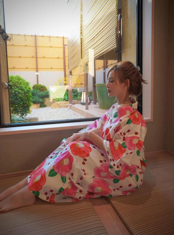 Ở phần bình luận bài đăng, rất nhiều người vào dành lời khen ngợi sắc vóc của bà mẹ trẻ.