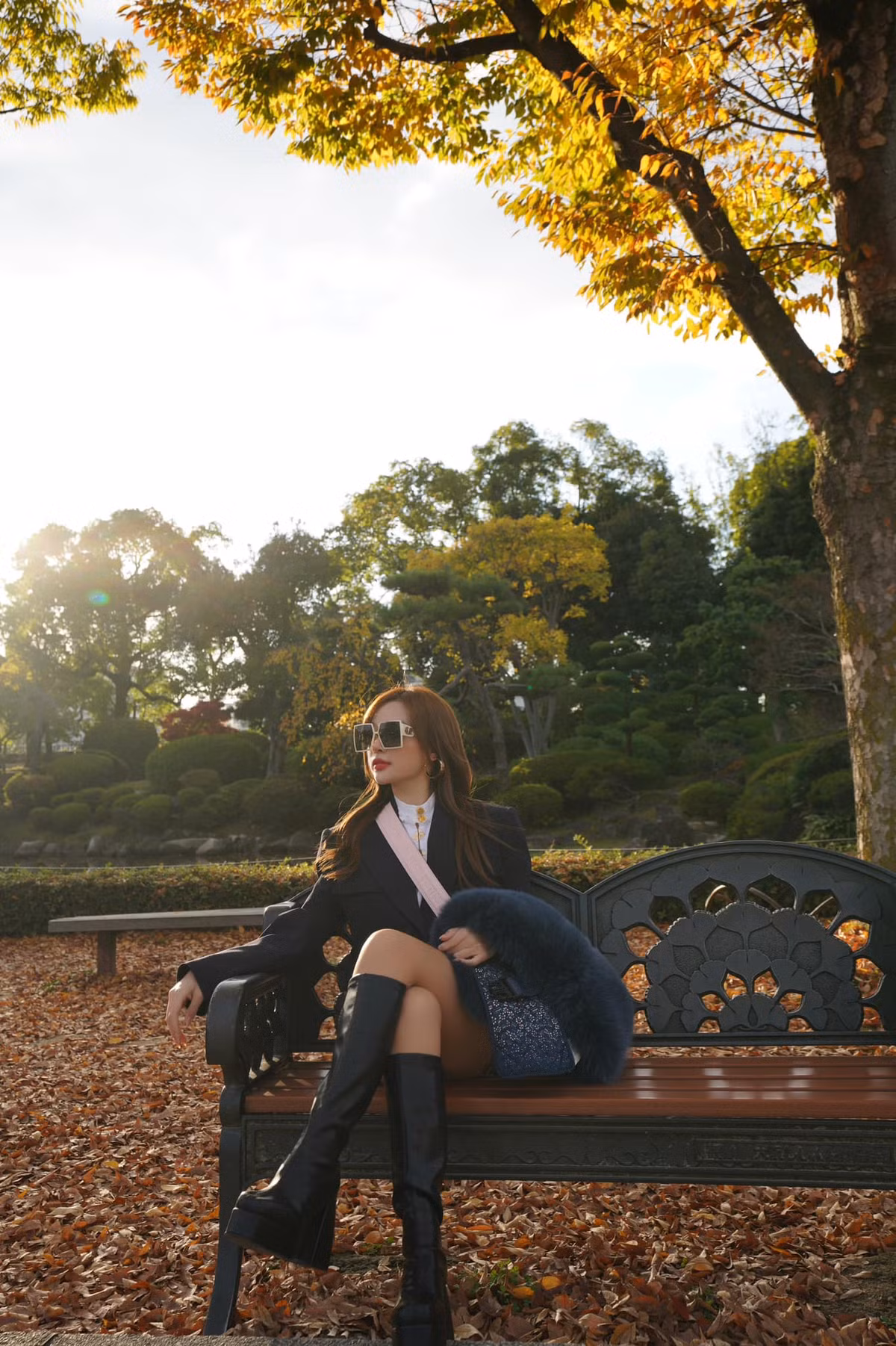 Dù đã là mẹ 2 con từ lâu nhưng Huyền Baby vẫn duy trì phong độ body với vòng eo con kiến, vòng 1 và vòng 3 căng tràn.