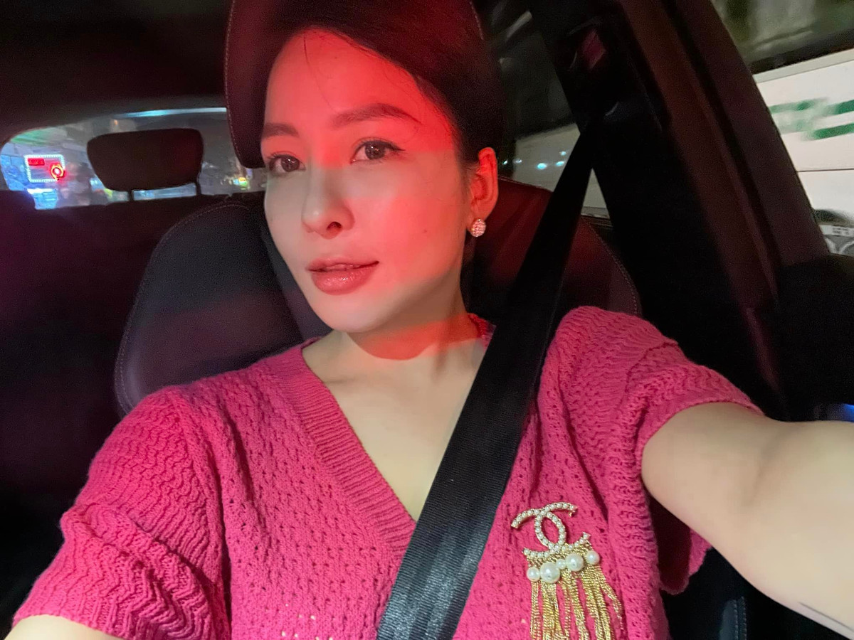 Hiện tại, Trâm Anh đang sinh sống và làm việc tại TPHCM. Người đẹp sinh năm 1996 cũng rất chú trọng đến việc chăm sóc và giữ gìn nhan sắc, vóc dáng.