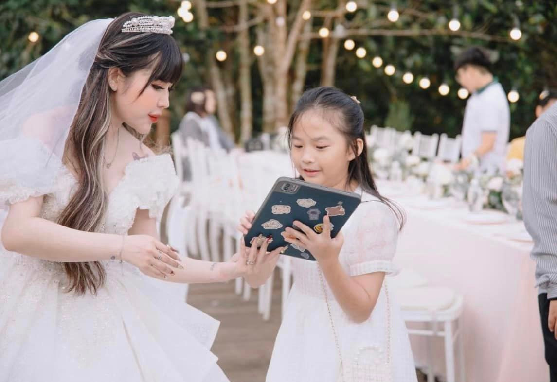 Được biết đến là "hot girl bán hàng", hình ảnh của Trần My trên mạng xã hội gắn liền với những đoạn livestream và không ít thị phi.