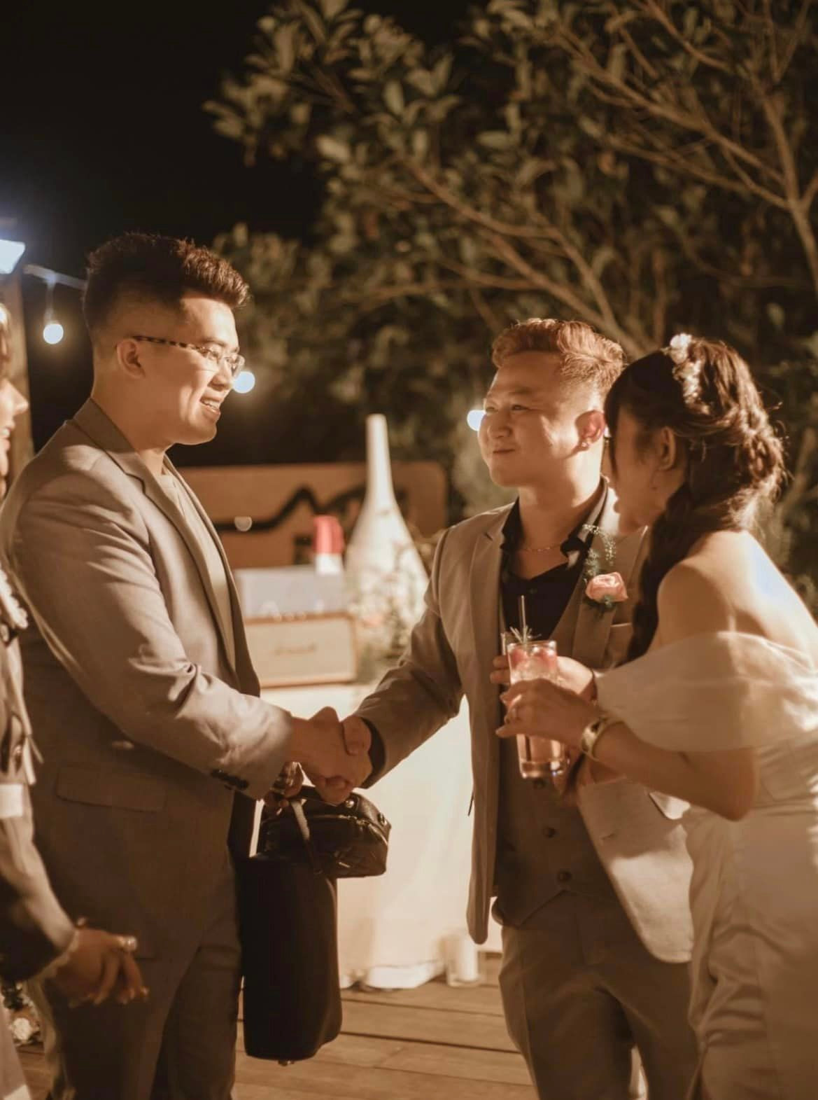 Trước đó Trần My liên tục khoe những hình ảnh cô diện váy cưới.