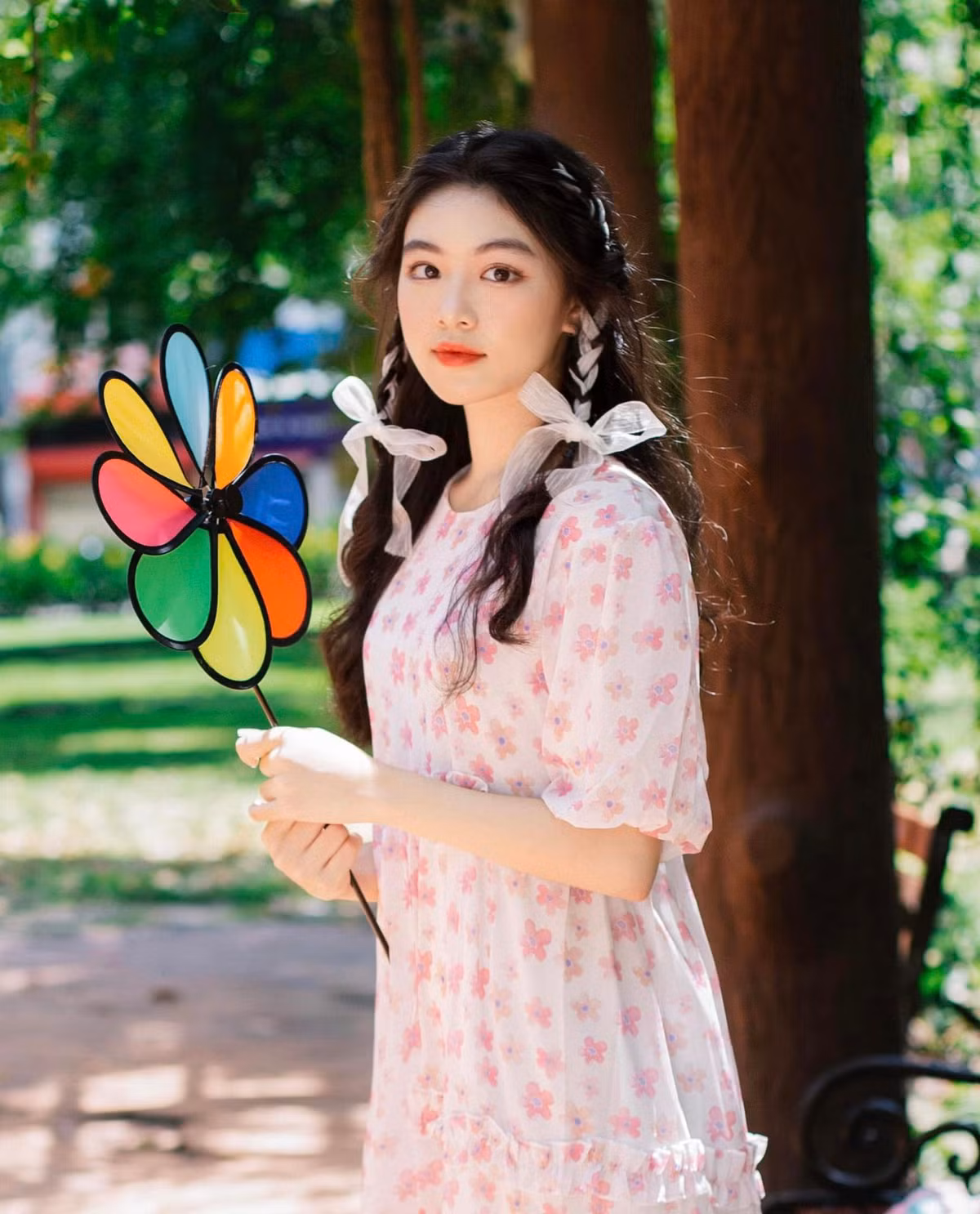 Tram tro doi chan dai nuot xuong pho cua con gai Quyen Linh