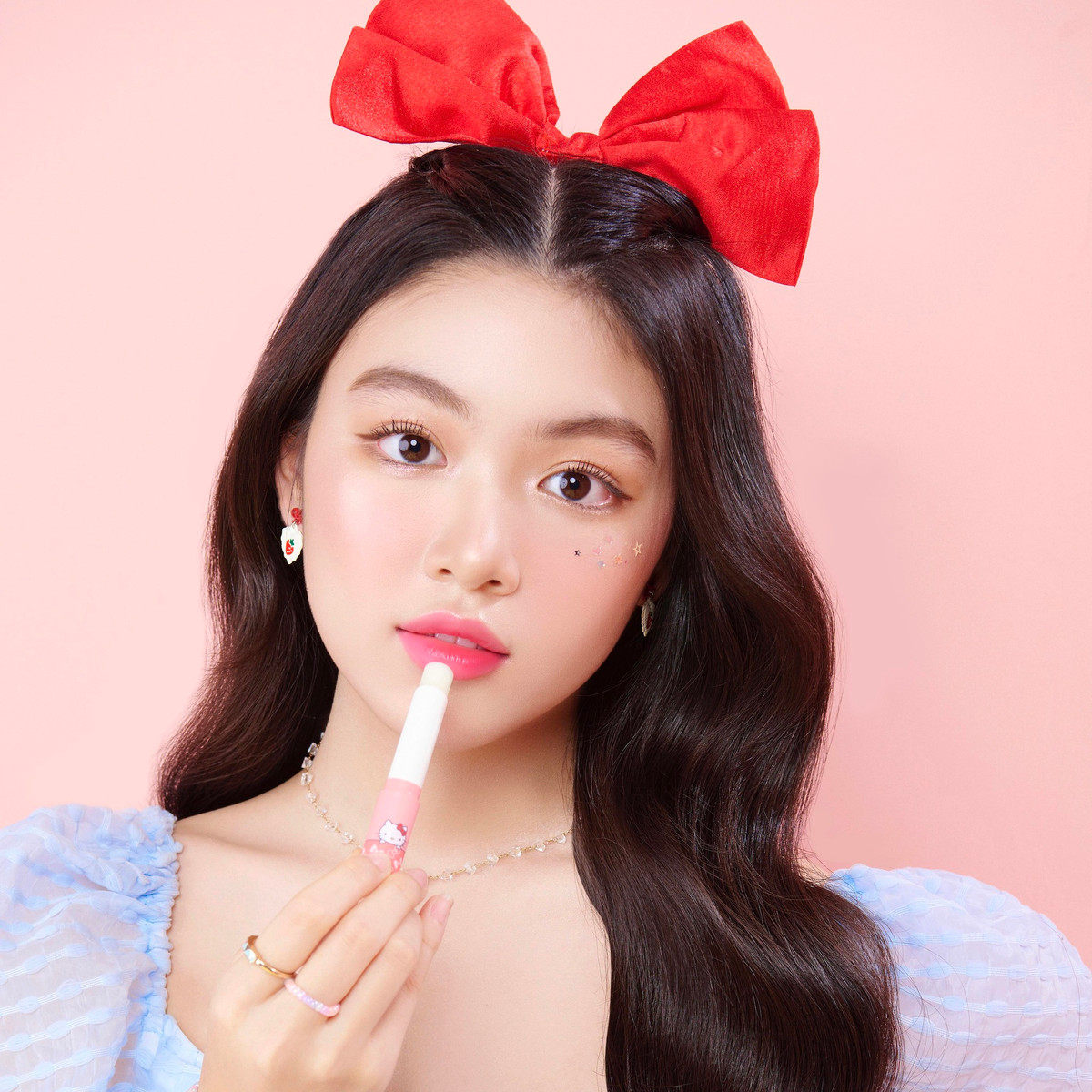 Bên cạnh sắc vóc nổi bật, con gái Quyền Linh còn tạo ấn tượng bởi gu thời trang sành điệu ở tuổi dậy thì.