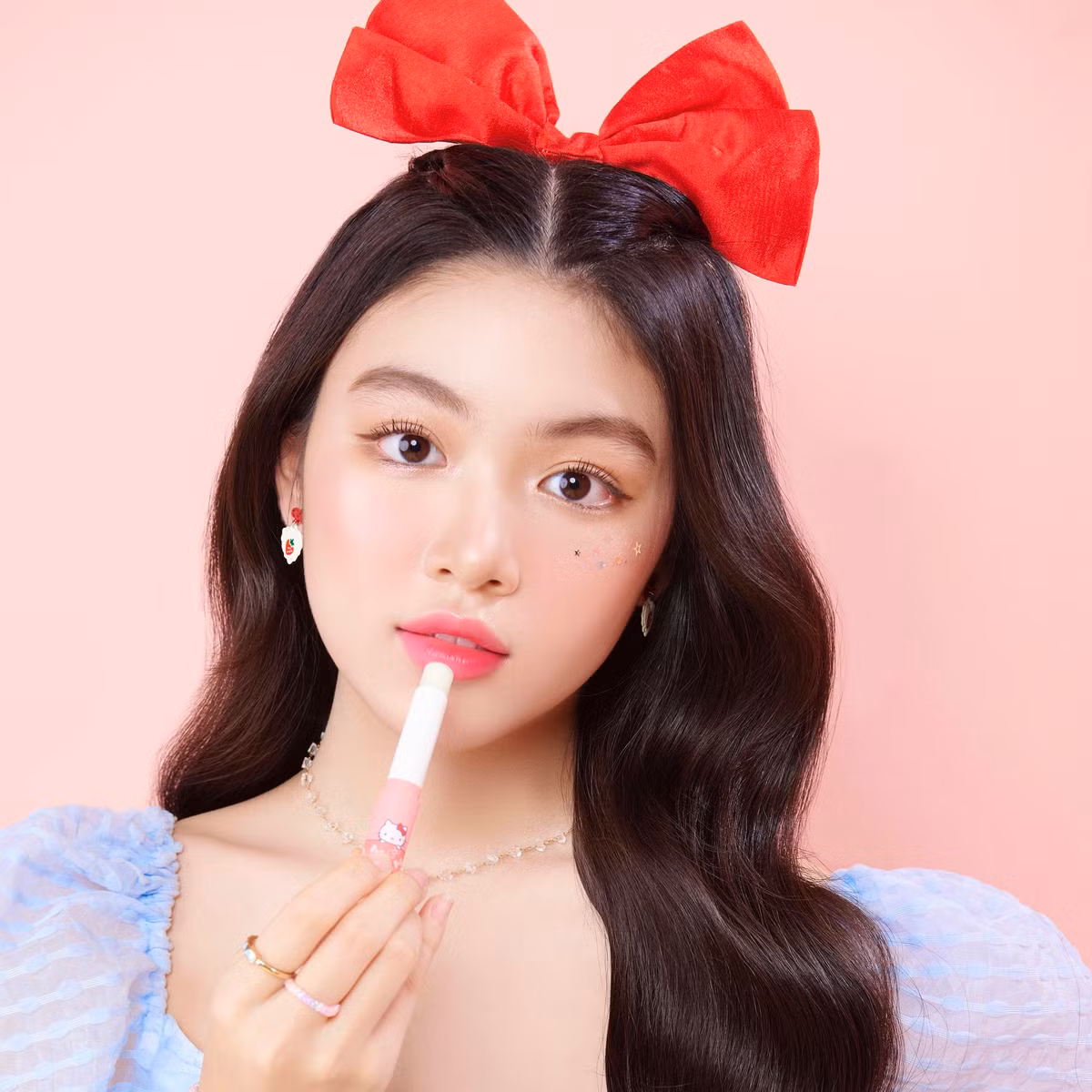 Bên cạnh sắc vóc nổi bật, con gái Quyền Linh còn tạo ấn tượng bởi gu thời trang sành điệu ở tuổi dậy thì.