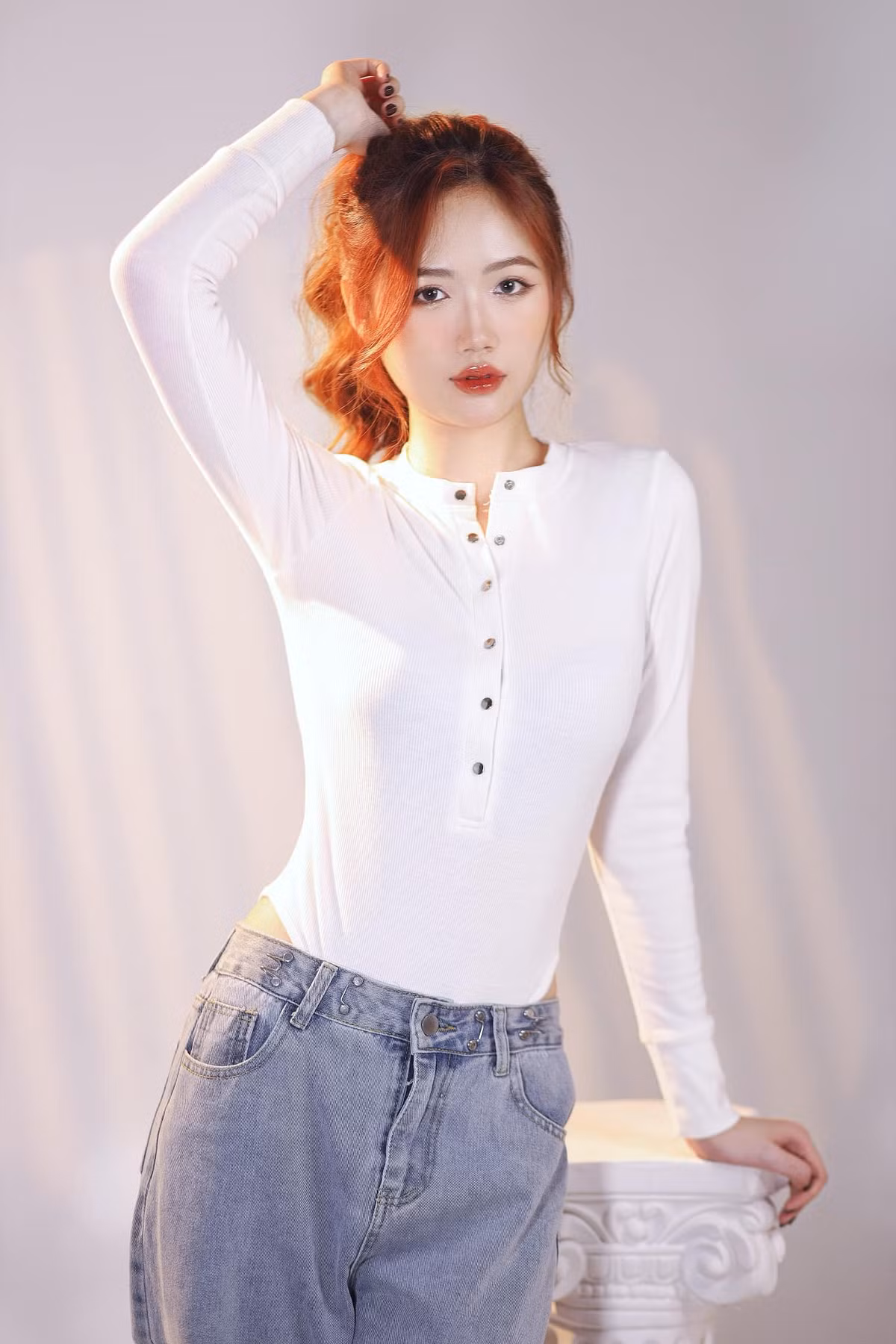 Với lợi thế về ngoại hình lẫn nhan sắc, Lan Nhi có lượng người theo dõi không nhỏ trên các nền tảng MXH như Facebook Instagram hay TikTok.